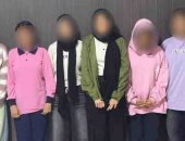 ضبط فتيات ضربن فتاة بالشرقية بسبب تطبيق بالإنترنت.. فيديو