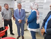 السكرتير المساعد بسوهاج يتفقد المركز التكنولوجي بحى الكوثر.. صور