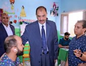 محافظ سوهاج يتفقد قافلة تركيب الأطراف الصناعية بمستشفى الهلال الأحمر بالحويتى