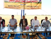 محافظ السويس يفتتح موسم حصاد القمح من قرية الشلوفة ويتفقد مطاحن وصوامع