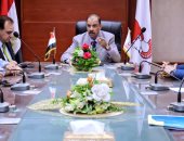 محافظ سوهاج يبحث تطبيق الهوية البصرية على كوبرى الكورنيش الغربى