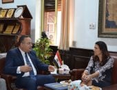 رئيس جامعة الإسكندرية يستقبل وفد هيئة الفولبرايت بالقاهرة لبحث سبل التعاون