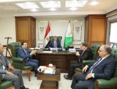 محافظ الجيزة يلتقى أعضاء اللجنة العليا لتراخيص المحال