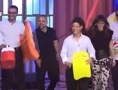 دخلوا بالعوامات.. دخول طريف لأبطال فيلم نجوم الساحل لاستوديو "معكم"