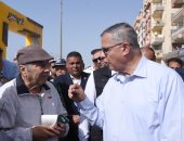 محافظ الإسكندرية يكلف حى العجمى بغلق وتشميع بمحال ومقاهى لتكرارهم المخالفات