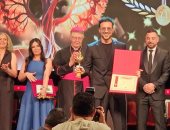 أحمد داود أفضل ممثل من المركز الكاثوليكي ويمازح طارق العريان: كنت خايف منه عشان معملتش ولاد رزق 3