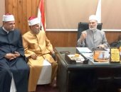 رئيس منطقة سوهاج الأزهرية يلتقي مديري الإدارات استعدادًا لامتحانات الثانوية