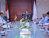 محافظ سوهاج يعقد اجتماعًا لمتابعة مشروعات الرصف ووضع جدول زمني