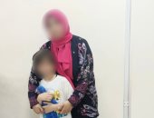 وزارة الداخلية تعيد طفلا لأحضان والدته بعد عام من الحرمان