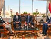 وزير الرى يبحث مع مدير معهد البحر الأبيض المتوسط للمياه التعاون فى مجال المياه
