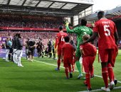 ممر شرفي من أرسنال لنجوم ليفربول احتفالا بأبطال الدوري الإنجليزي.. فيديو