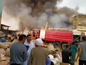 حريق في مخزن خردة بمنطقة أبو سمران الشرقية.. صور