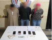 بحوزتهم مجوهرات.. ضبط شبكة للزواج أون لاين تديرها سيدة
