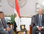 رئيس جامعة سوهاج يستقبل نائب سفير إندونيسيا ويشيد بالتعاون الثقافى