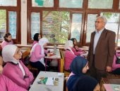وكيل تعليم الإسماعيلية يتفقد عددًا من المدارس لمتابعة الامتحانات العملية