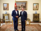 الرئيس السيسى يلتقى برئيس مجموعة البنك الأفريقى للتنمية بحضور وزيرة التخطيط والتعاون الدولى.. الاتفاق على ضرورة استمرار دعم جهود مصر فى تحقيق النمو والإصلاح الاقتصادى وتنفيذ المشروعات المدرجة ببرنامج "نوفّي"