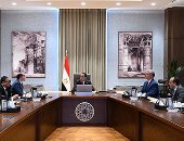 رئيس الوزراء يتابع جهود الحكومة لتحويل السيارات للعمل بالغاز الطبيعى