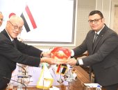 وزير الإسكان يستقبل سفير اليابان لبحث سبل تعزيز التعاون المشترك بين البلدين