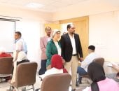 رئيس جامعة الأقصر تتفقد امتحانات الفصل الدراسي الثاني بكلية التربية.. صور
