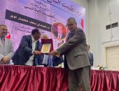 تكريم الدكتور حمدى سعد الطبيب المثالى على مستوى الجمهورية