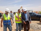 وزير الكهرباء يتفقد تنفيذ أعمال برجى قناة السويس ومسار خط الربط المصرى السعودى