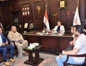 محافظ الأقصر يستقبل وفد شباب الضبعية لعرض مطالبهم والعمل على حلها