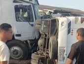 إصابة 20 شخصا فى تصادم تريلا مع أتوبيس بالطريق الإقليمى بالشرقية