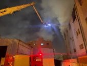 المعمل الجنائى يعاين موقع حريق مصنع أثاث القطامية
