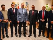محافظ جنوب سيناء يبحث مع وفد وزارة الشباب والرياضة مشروع مركز تدريب المرتفعات