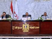 محافظ سوهاج يناقش ملف التصالح على مخالفات البناء ويوجه بسرعة إنجازها