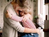 لو لسه خايف من الزلزال.. 4 نصائح تساعد طفلك على الشعور بالطمأنينة