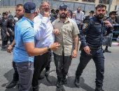 "صفعة وشلوت".. شاهد علقة وزير الأمن القومى الإسرائيلى وزوجته بشوارع القدس