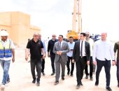 محافظ مطروح يتفقد تنفيذ أعمال تطوير البنية التحتية ورصف شوارع الأحياء السكنية