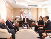 وزير التعليم العالى يستقبل الجراح العالمى الدكتور مجدى يعقوب.. صور