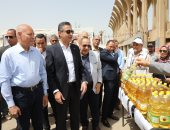 وزير التموين ومحافظ القاهرة يتفقدان سوق اليوم الواحد بمدينة نصر.. صور