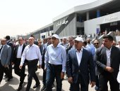 رئيس الوزراء يقطع خط سير جولته لتفقد موقف السلام النموذجي الجديد