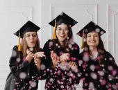 5 قطع أزياء مناسبة لحفلات التخرج في 2025.. راقية وتريندي وعملية 