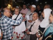 "يا رايحين للنبي الغالي".. فرحة وزغاريد فى انطلاق أول فوج لحجاج الجمعيات الأهلية بالقليوبية.. 270 حاجًا ينطلقون لأداء فريضة الحج.. والمحافظ يطالبهم بالدعاء لمصر ورعاية أنفسهم للعودة سالمين.. فيديو وصور