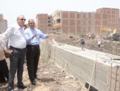 محافظ الغربية يتفقد مشروع تطوير طريق جسر مصرف الزهار ويراجع مستوى النظافة