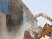 محافظ القليوبية يشهد إزالة شاملة لتعديات على الأراضي بقرية القلج بالخانكة
