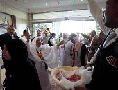 ورود وأناشيد وفرحة.. استقبال مهيب لحجاج القرعة في المدينة المنورة.. صور