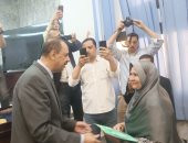 محافظ سوهاج يسلم 360 تأشيرة للحجاج الفائزين من الجمعيات الأهلية