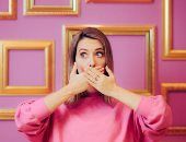 إمتى تتكلمى أو تسكتى؟.. اعرفى الإتيكيت بيقول إيه