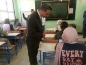 وكيل "تعليم كفر الشيخ" يتفقد امتحانات النقل