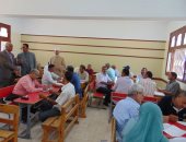 رئيس سوهاج الأزهرية يتفقد انطلاق أعمال تصحيح الشهادتين الابتدائية والإعدادية