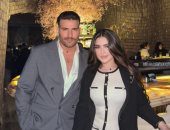 زوجة مسلم تنفى شائعات طلاقهما بعد ساعات من الزواج: عمرى ما هتخلى عنه