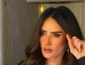 زينة مذيعة فى أحداث فيلم الشيطان شاطر مع أحمد عيد