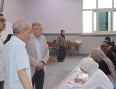 نائب رئيس جامعة حلوان وأمين عام الجامعة الأهلية يتابعان سير اختبارات نهاية العام