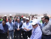نائب رئيس مجلس الوزراء يتفقد المنطقة الصناعية بالمطاهرة بمحافظة المنيا