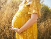 بقيتي عاطفية زيادة وعايزة أكلات غريبة؟ علامات تدل على اقتراب موعد الولادة